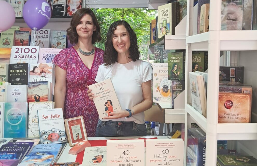 Débora Rodrigo y Rosario Jiménez en la Feria del Libro de Madrid